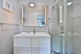 6421 Carthage St in San Diego, CA - Foto de edificio - Building Photo