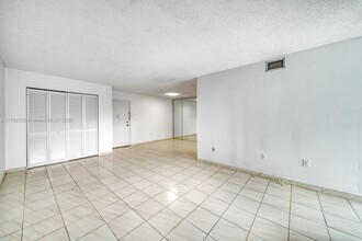 9440 W Flagler St in Miami, FL - Building Photo - Building Photo