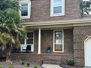 723 Sir Walter Cir in Virginia Beach, VA - Building Photo - Building Photo