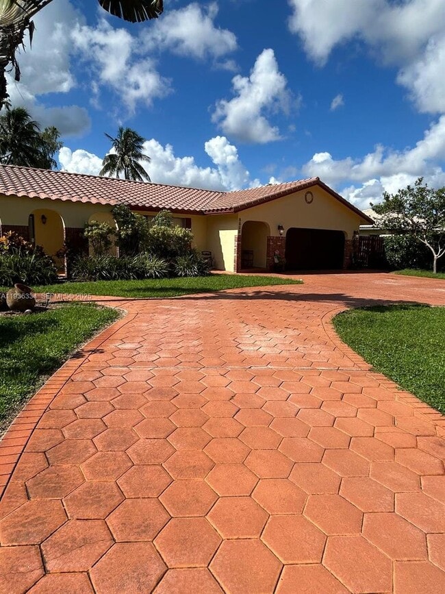 9248 Shadow Wood Blvd in Coral Springs, FL - Building Photo - Building Photo