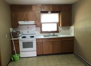 1005 W. Davis St., Unit B in Savannah, MO - Building Photo - Building Photo
