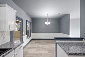 38 Deer Ridge Rd in Wimberley, TX - Foto de edificio - Building Photo