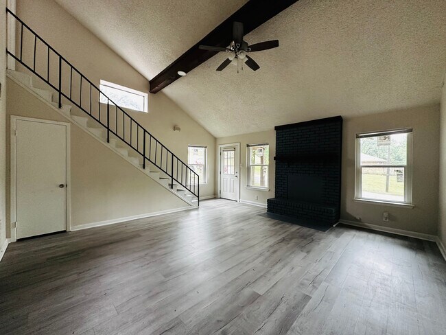 1205 W Texas St in Denison, TX - Building Photo - Building Photo