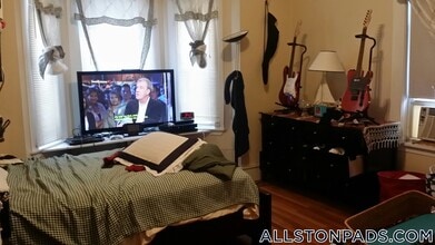 6 Webley St, Unit 1 in Boston, MA - Foto de edificio - Building Photo