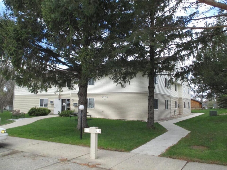 507 Division St N-Unit -212 in Clara City, MN - Building Photo