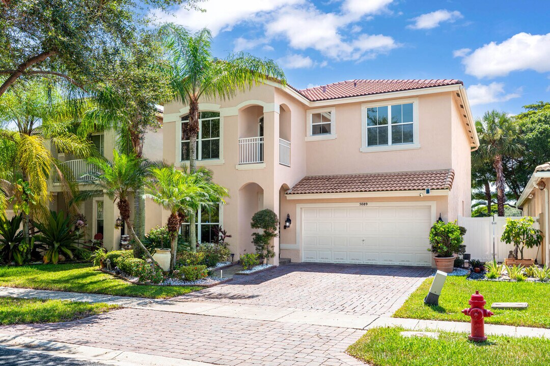 5089 Sancerre Cir in Greenacres, FL - Building Photo