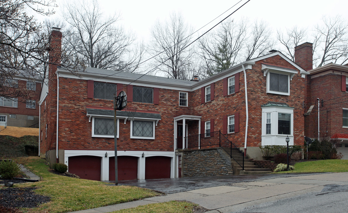 844 Van Dyke Ave in Cincinnati, OH - Foto de edificio