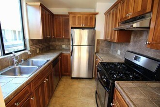 819 N Sweetzer Ave in West Hollywood, CA - Building Photo - Building Photo