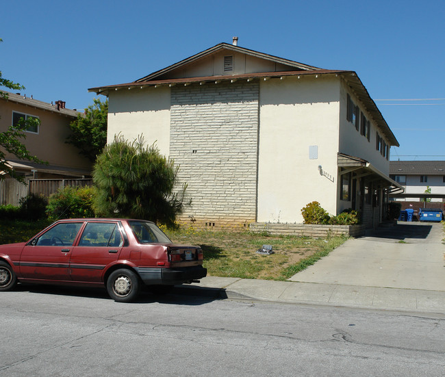 1733 Noranda Dr in Sunnyvale, CA - Foto de edificio - Building Photo