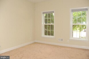 2492 Terra Cotta Cir in Herndon, VA - Building Photo