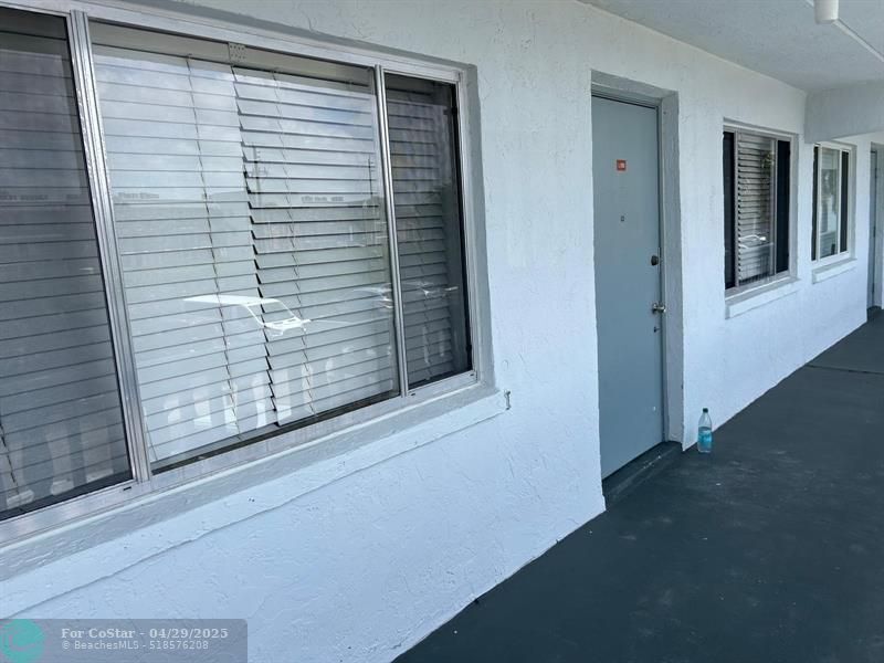 2200 Springdale Blvd in Palm Springs, FL - Foto de edificio