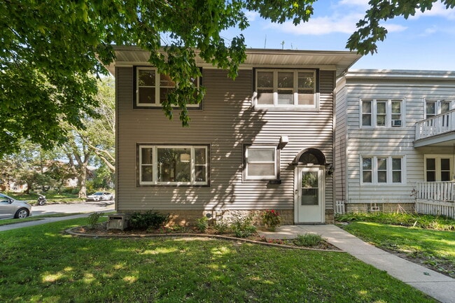1404 E Oklahoma Ave in Milwaukee, WI - Foto de edificio - Building Photo