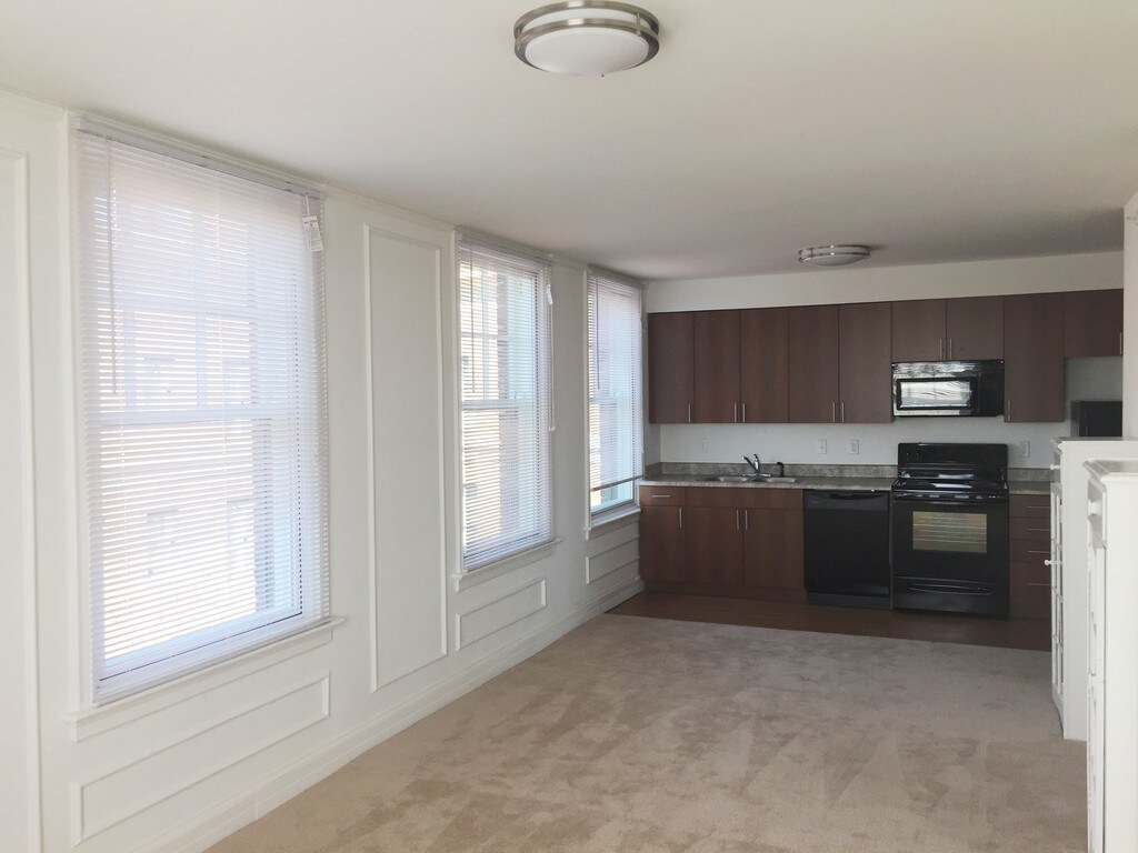 (55+ only) Commonwealth Senior Apartments Cedar Rapids, IA Apartments