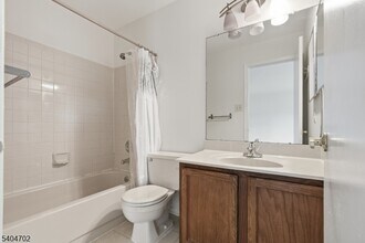 374 Aldeburgh Ave in Franklin Township, NJ - Building Photo - Building Photo