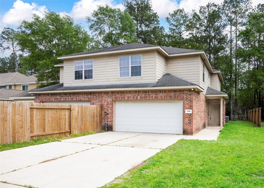 100 Artesian Way in Roman Forest, TX - Building Photo