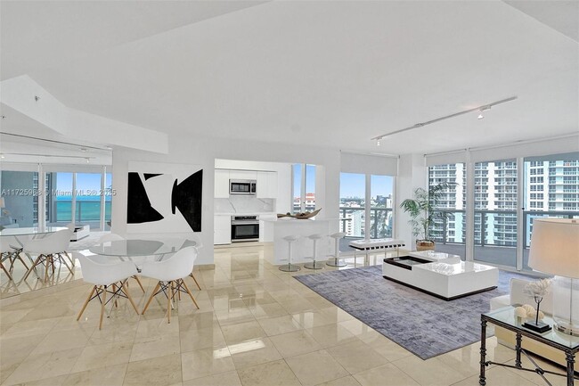 6301 Collins Ave, Unit 2308 in Miami Beach, FL - Foto de edificio - Building Photo