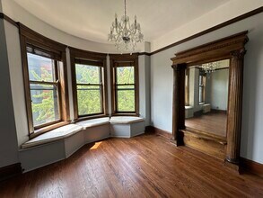 2351 N Cleveland Ave in Chicago, IL - Building Photo - Building Photo
