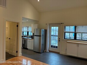 217 State St in Hudson, NY - Building Photo - Building Photo