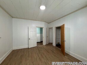 44 School St in Everett, MA - Foto de edificio - Building Photo