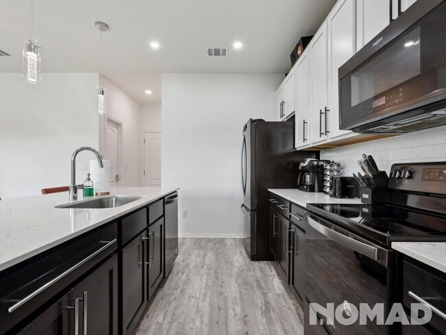 625 Weizenbock Ln in Austin, TX - Foto de edificio - Building Photo