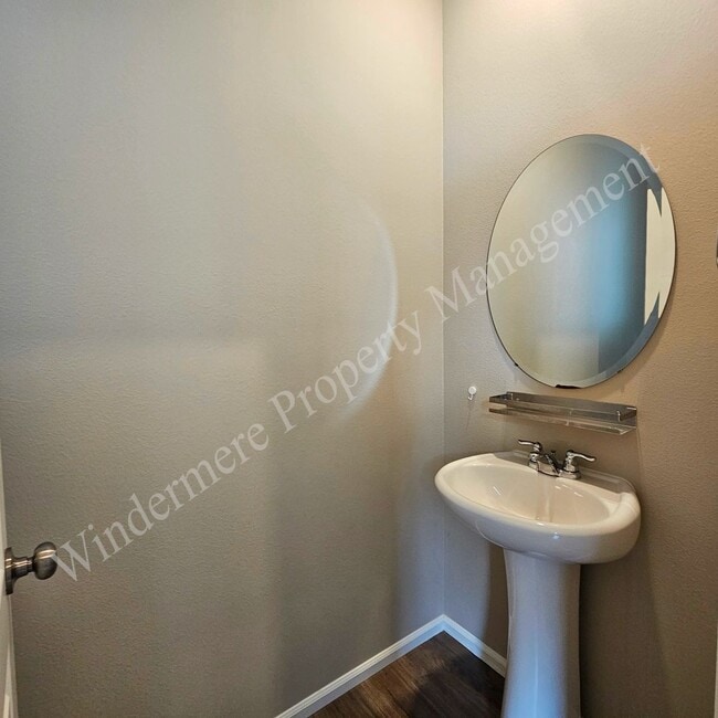 947 Baker Hts Lp in Bremerton, WA - Building Photo - Building Photo