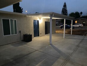 1034 E 2nd Ave, Unit 1036 in Escondido, CA - Foto de edificio - Building Photo
