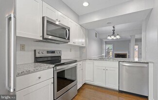 2522 S Arlington Mill Dr in Arlington, VA - Building Photo