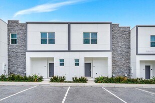 665 Trikomo Dr in Davenport, FL - Building Photo