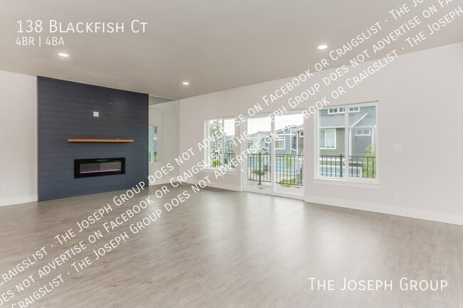 138 Blackfish Ct in Bremerton, WA - Building Photo - Building Photo