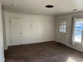 2700 Whitcomb Way in Modesto, CA - Building Photo