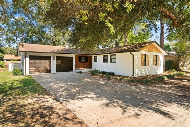 property at 207 Tanglewood Dr