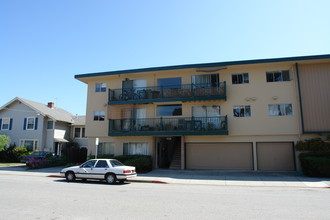 681 Walnut in San Carlos, CA - Foto de edificio - Building Photo