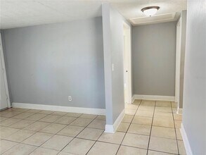 11733 N 12th St in Tampa, FL - Building Photo - Building Photo