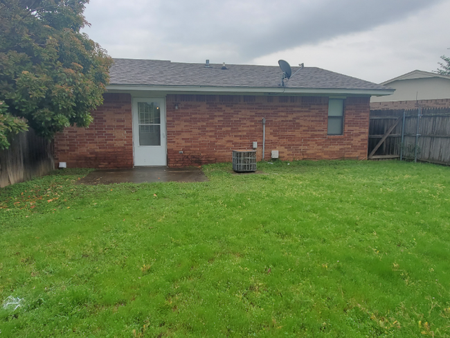 2205 S Cedar Loop in Ardmore, OK - Building Photo - Building Photo