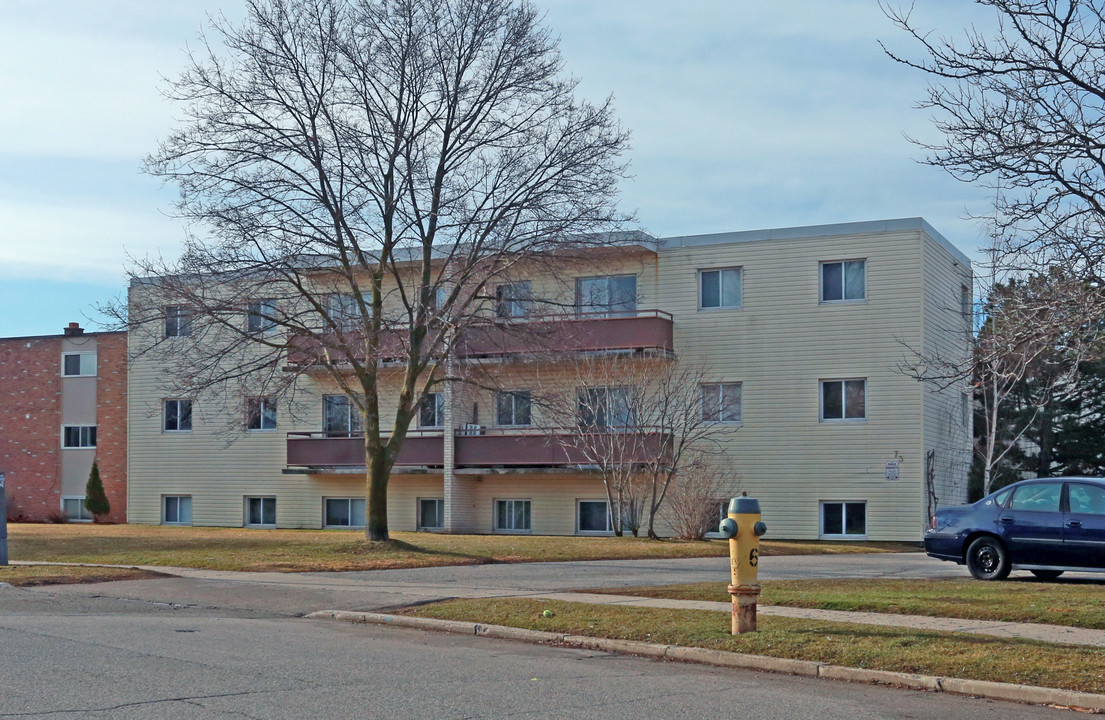 73 Conroy Cres in Guelph, ON - Building Photo