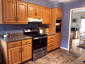 8507 Woodside Ct in Lanham, MD - Foto de edificio - Building Photo