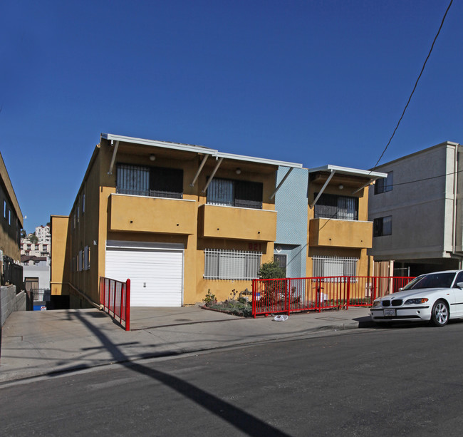 821 N Bunker Hill Ave in Los Angeles, CA - Building Photo - Building Photo