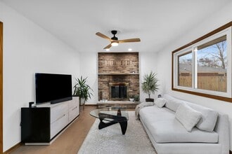 2211 S Anderson St in Urbana, IL - Building Photo - Building Photo