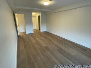 1079 Commonwealth Ave, Unit 453 in Boston, MA - Foto de edificio - Building Photo