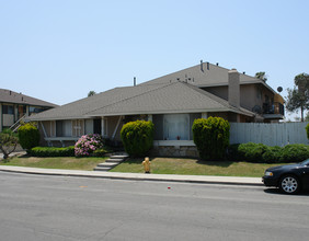 7302 Elk Cir in Huntington Beach, CA - Building Photo - Building Photo