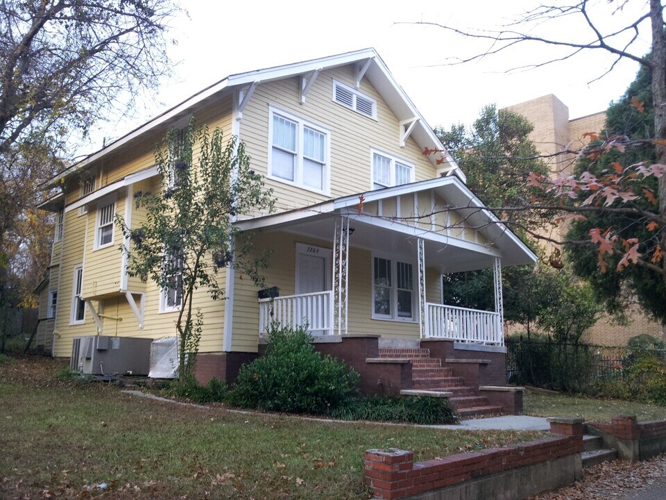 2209 College Street in Columbia, SC - Foto de edificio