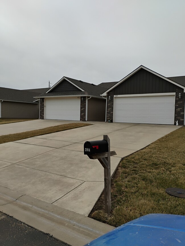 property at 425 Meadowlark Dr