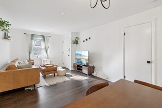 14 A Lakeside Dr in Millburn, NJ - Building Photo - Building Photo