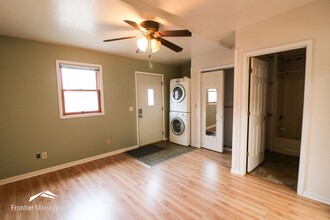 1015 Moro St in Manhattan, KS - Building Photo - Building Photo