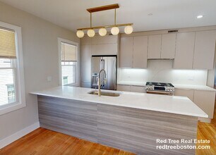 93 Williston Rd, Unit 3 in Boston, MA - Foto de edificio - Building Photo