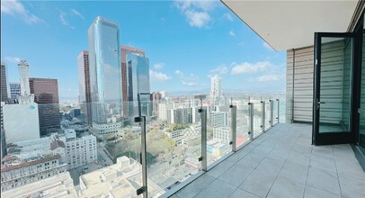 400 S Broadway, Unit 3106 in Los Angeles, CA - Building Photo - Building Photo