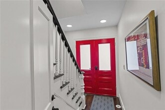 8 Cross St in Newport, RI - Foto de edificio - Building Photo