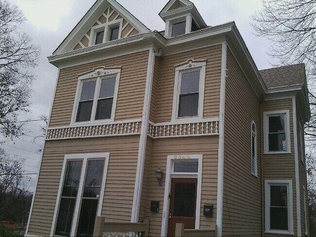 3042 Gilbert Ave, Unit 2