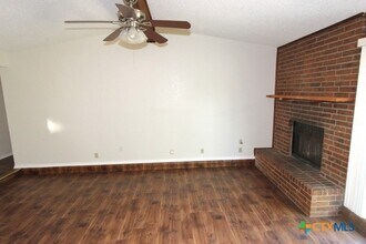 1011 N 4th St in Copperas Cove, TX - Foto de edificio - Building Photo