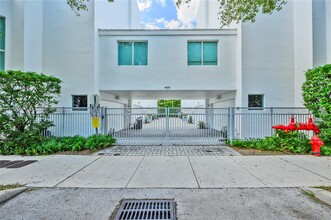 791 NE 4th Ave in Fort Lauderdale, FL - Building Photo - Building Photo